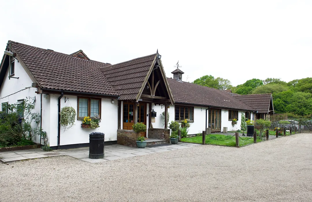Little Foxes Hotel & Gatwick Airport Parking-1