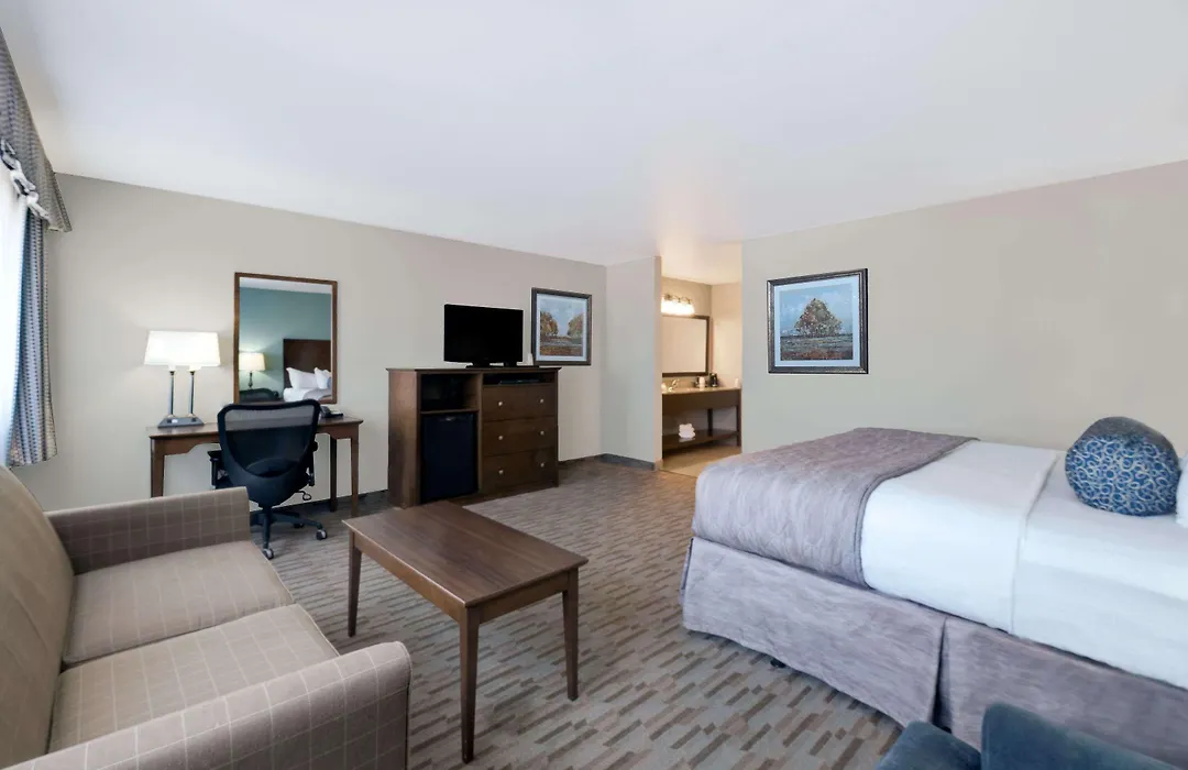 Baymont By Wyndham Minot-1