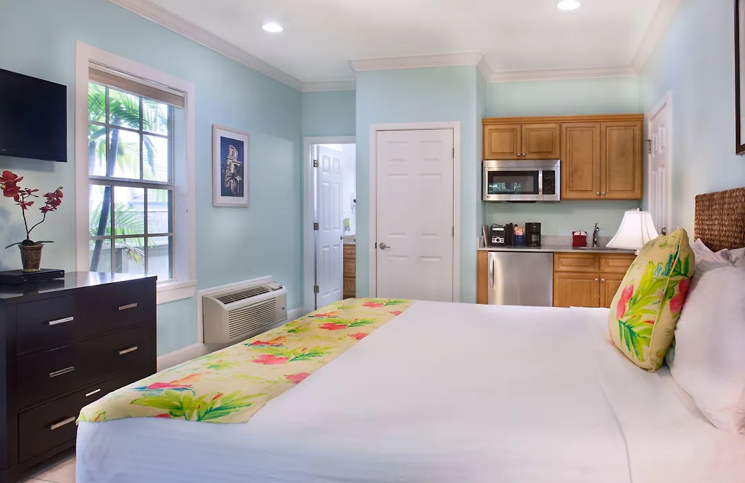 Travelers Palm Inn-1