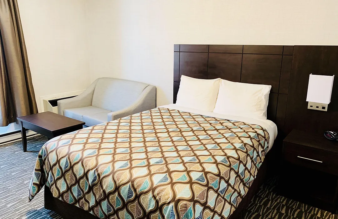 Deluxe Inn-1