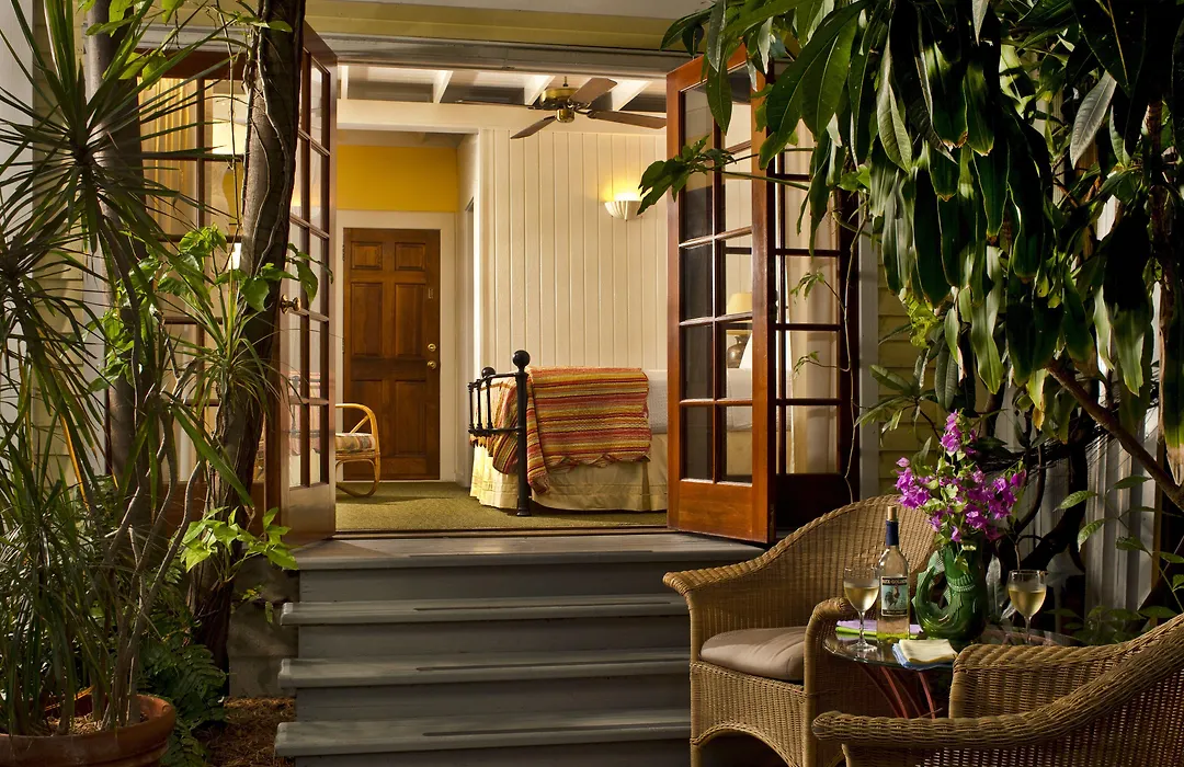 Tropical Inn-1