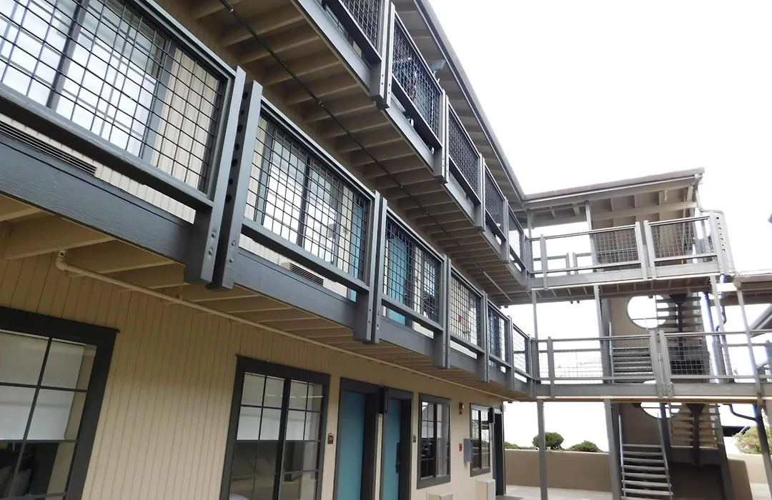 Wave Street Inn-1