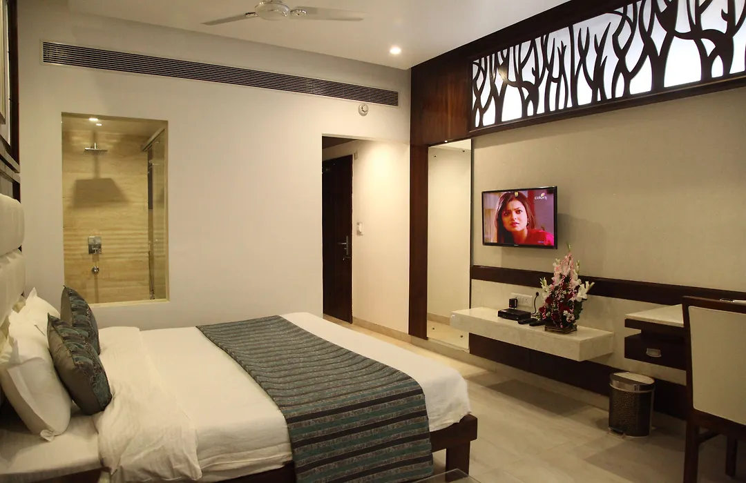 Hotel Emerald-1