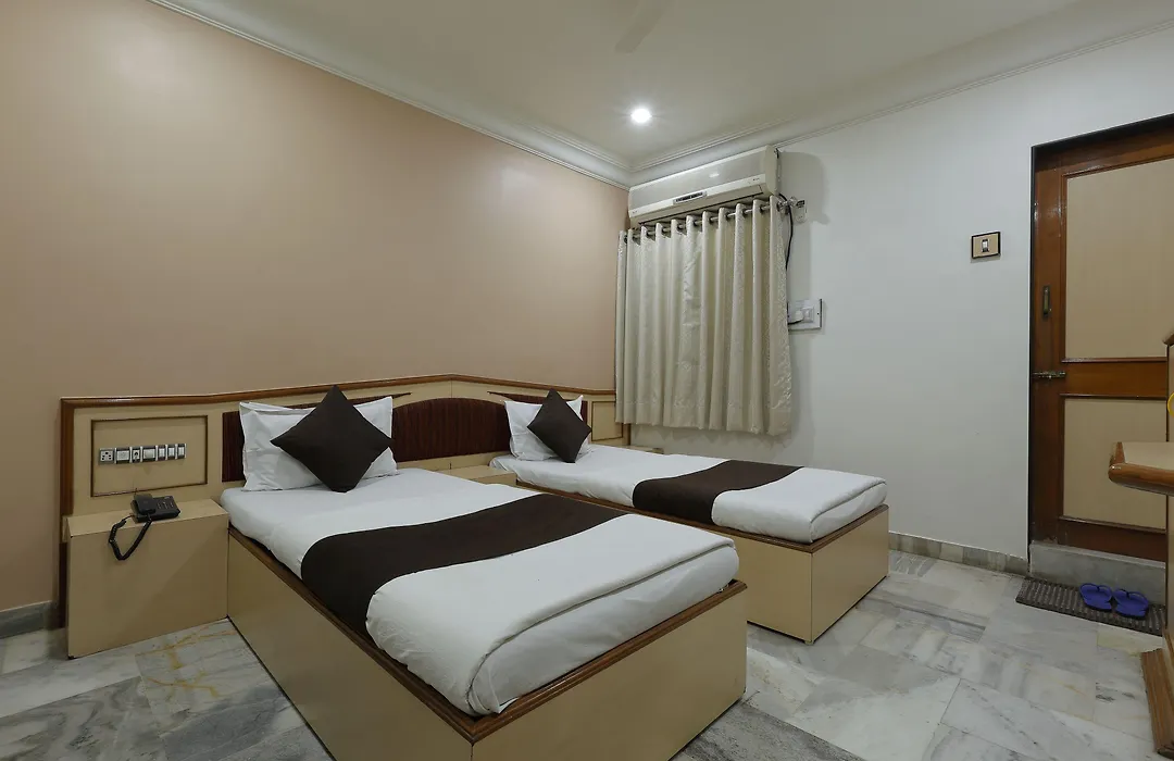 Hotel Good Night-1