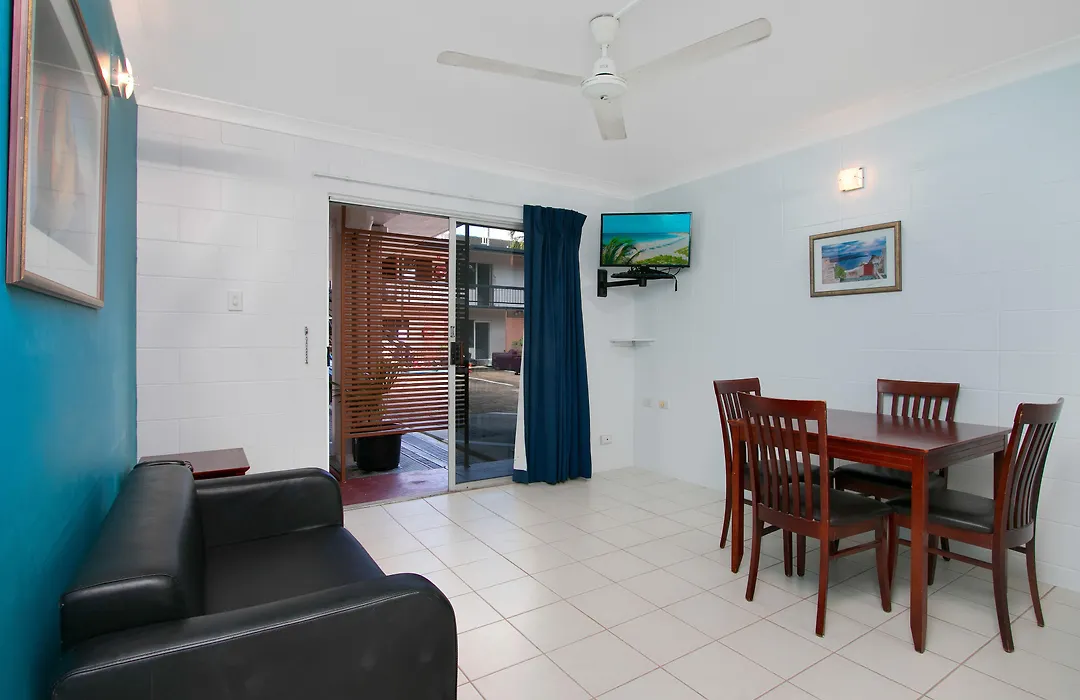 Cairns City Palms-1