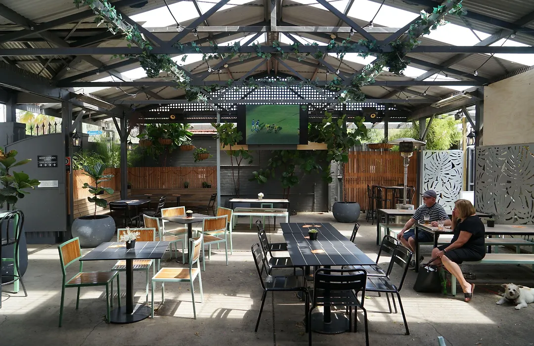 Sir Joseph Banks Hotel-1