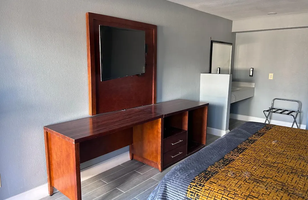 Airport Motor Inn-1