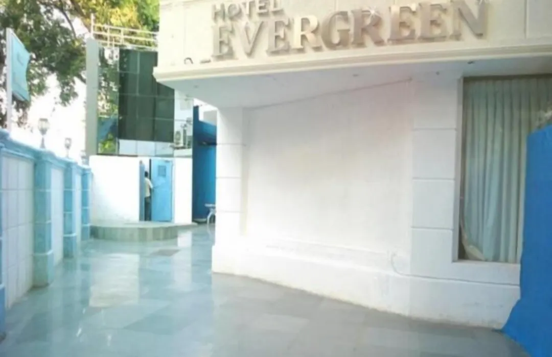 Hotel Evergreen-1