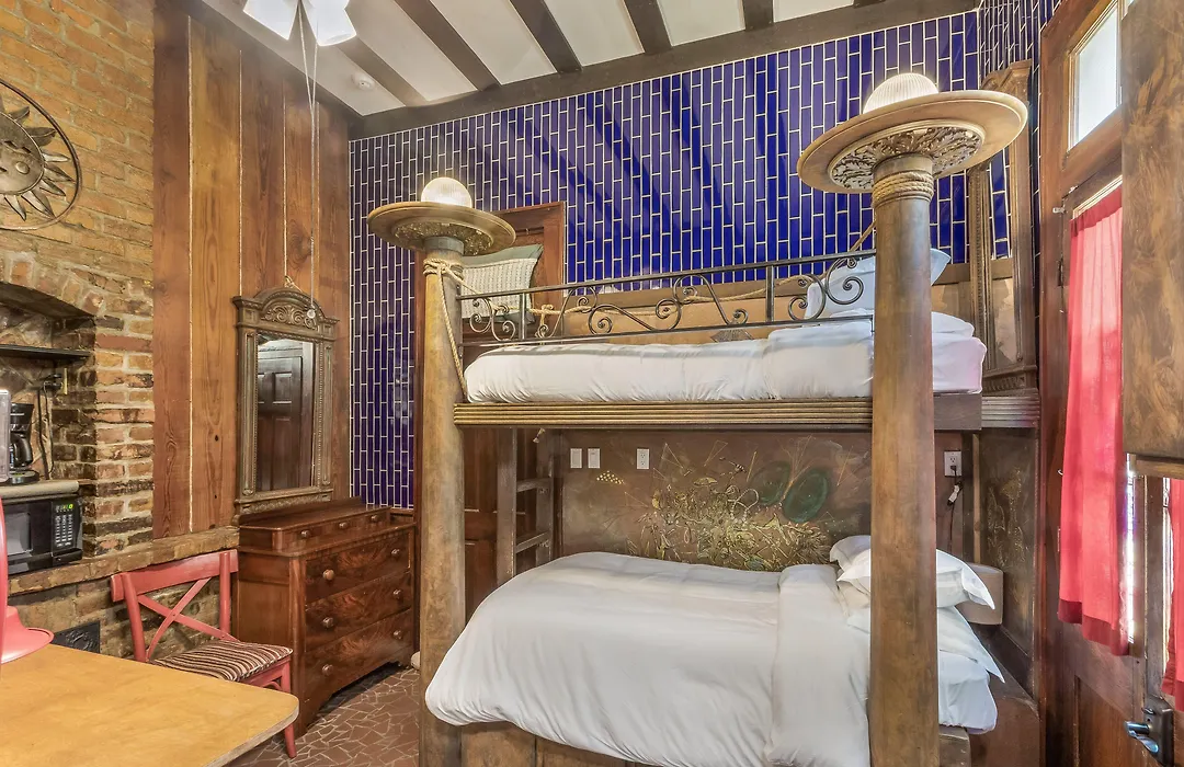 Royal Barracks Guest House-1