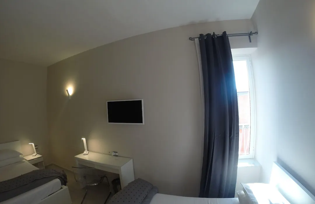 Up Hotel-1