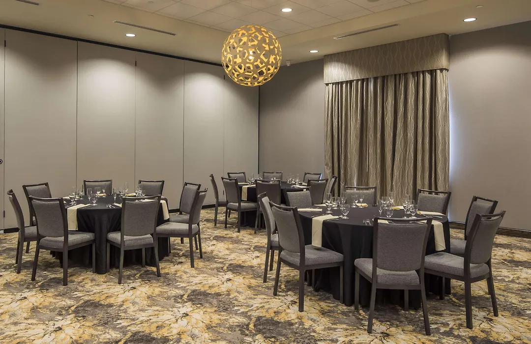 Hilton Garden Inn Pittsburgh Airport-1