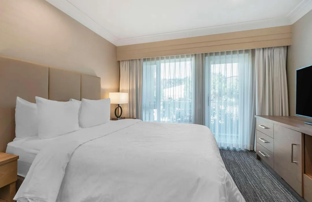 Best Western Plus Kelowna Hotel & Suites-1