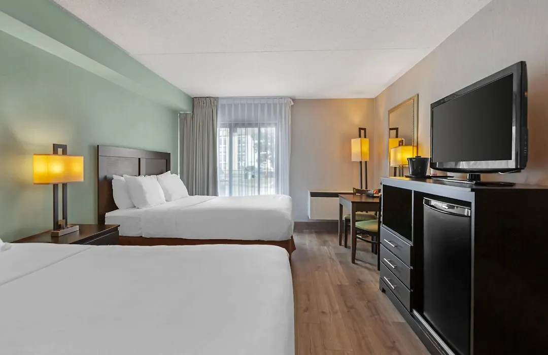 Quality Inn & Suites 5585 Ambler Drive Mississauga Ontario-1