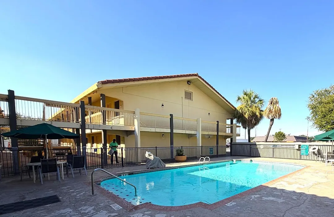 Townhouse Garden Inn & Suites San Antonio I 35-1