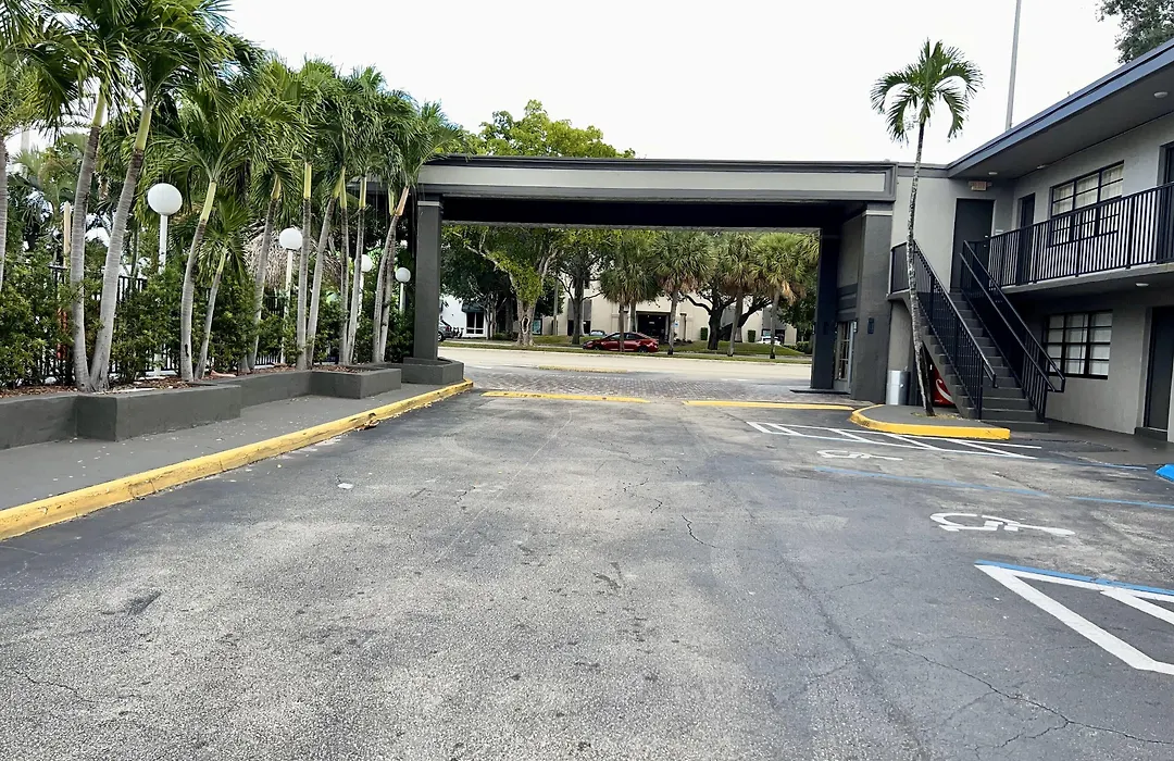 America'S Best Inn & Suites Fort Lauderdale North-1