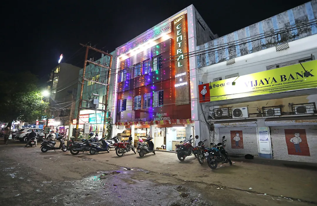 Fabhotel New Central-1