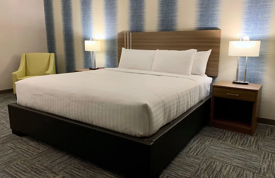 Meridian Inn & Suites Regina Airport-1