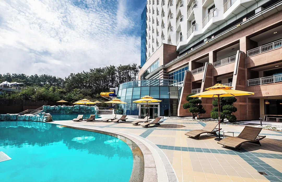 The Week & Resort-1