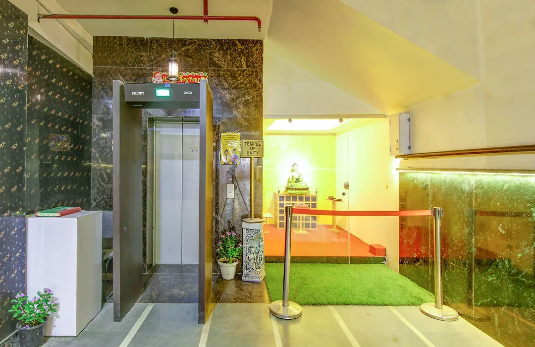 Gracious By Vishesh Hotels & Home Stay-1