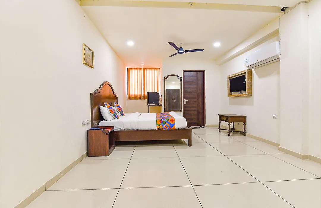 Fabhotel Monark-1