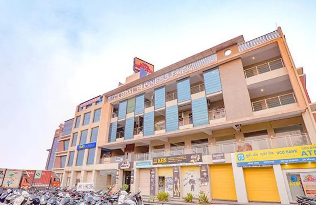 Fabhotel Meritus Inn-1