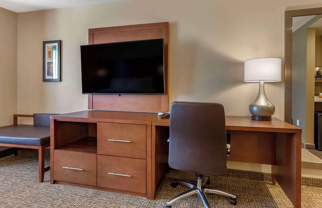 Comfort Suites Albuquerque Airport-1