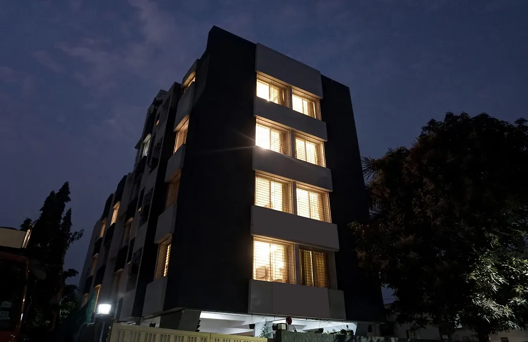 Treebo Diamond Residency - Ddpk Inn-1