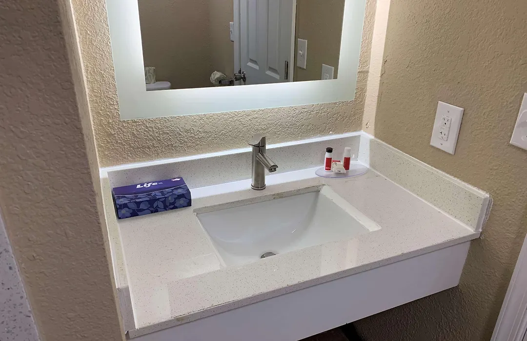 Super 8 By Wyndham Newport News-1