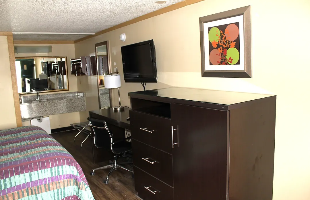 Executive Inn & Suites-1