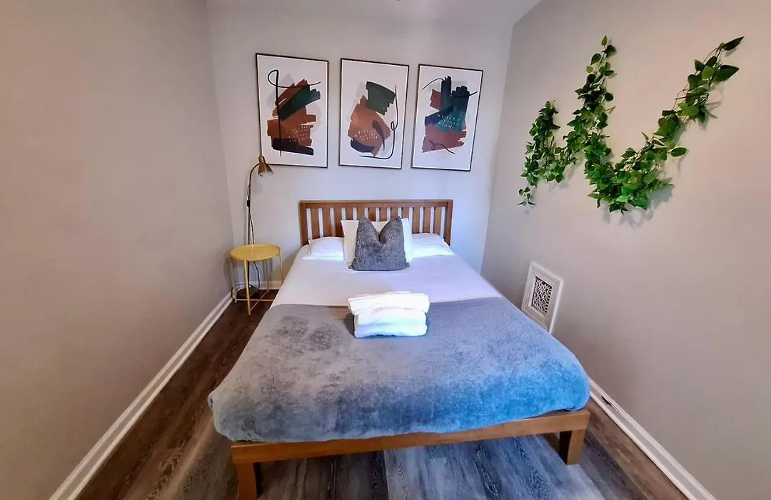 Bi-Level 3 Bedroom Plus Finished Basement That Sleeps 12-1