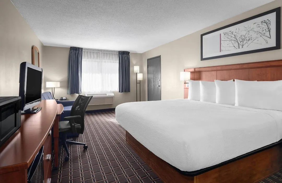Travelodge By Wyndham Fargo-1