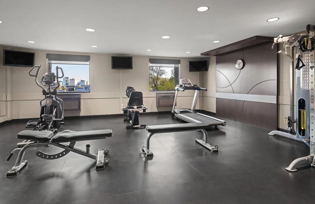 Ramada By Wyndham Saskatoon-1