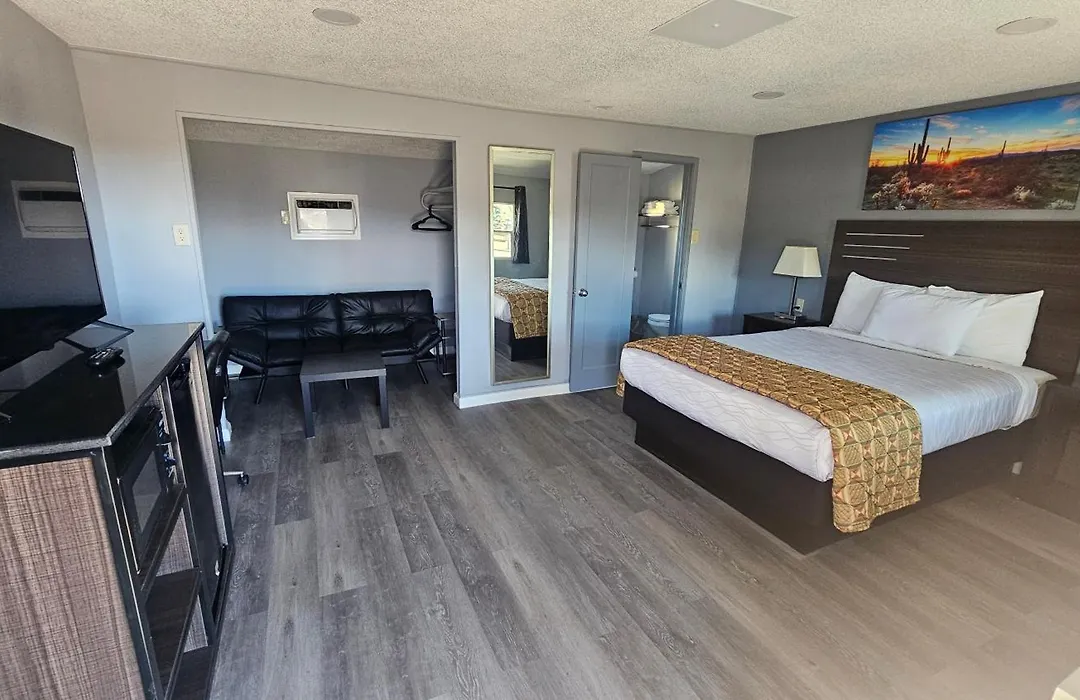 Travelers Inn-1