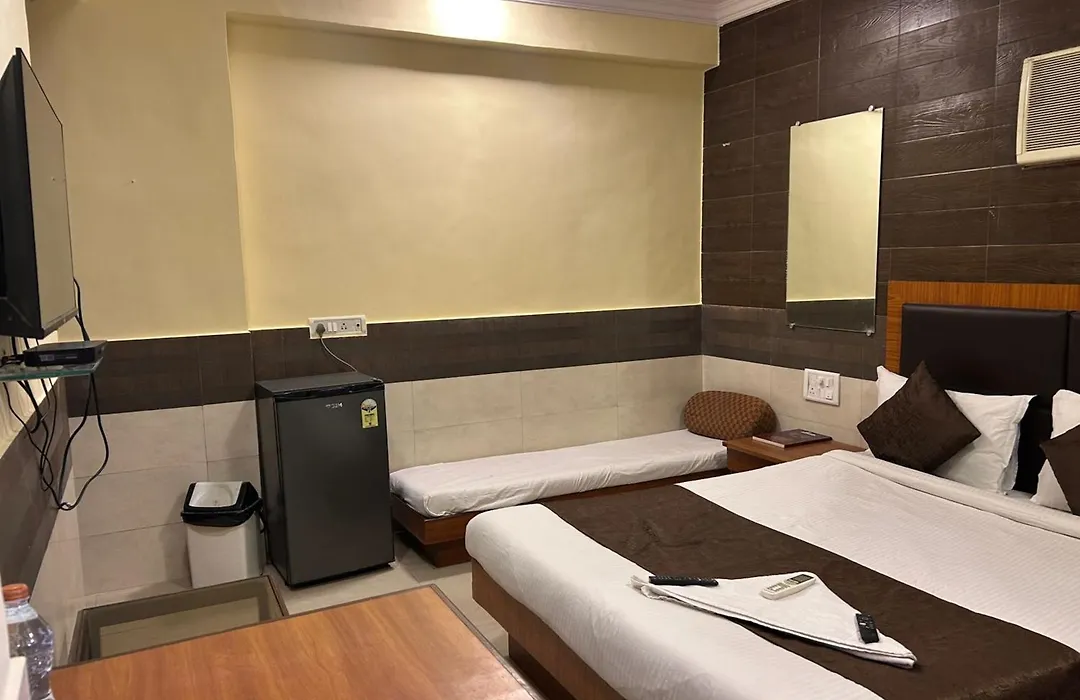 Hotel Lucky Bandra-1