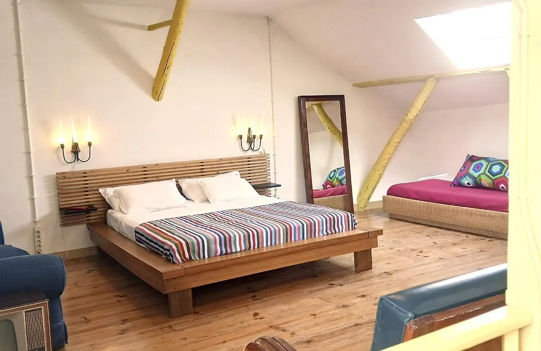 Lisbon Calling Rooms & Studio-1