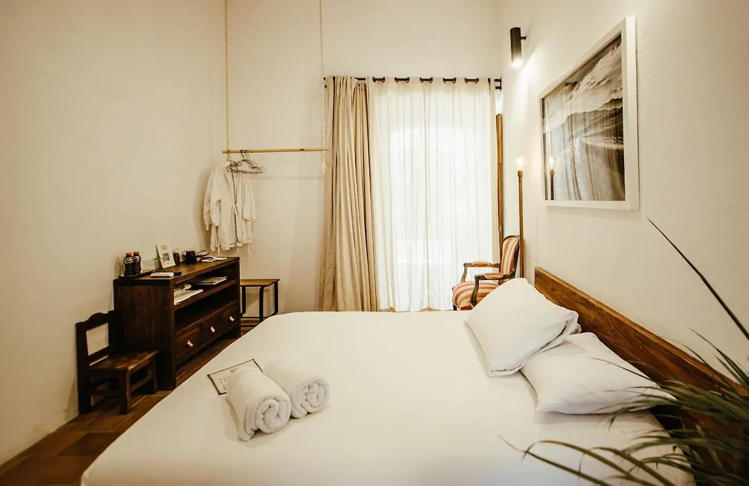 Hotel Sin Nombre-1