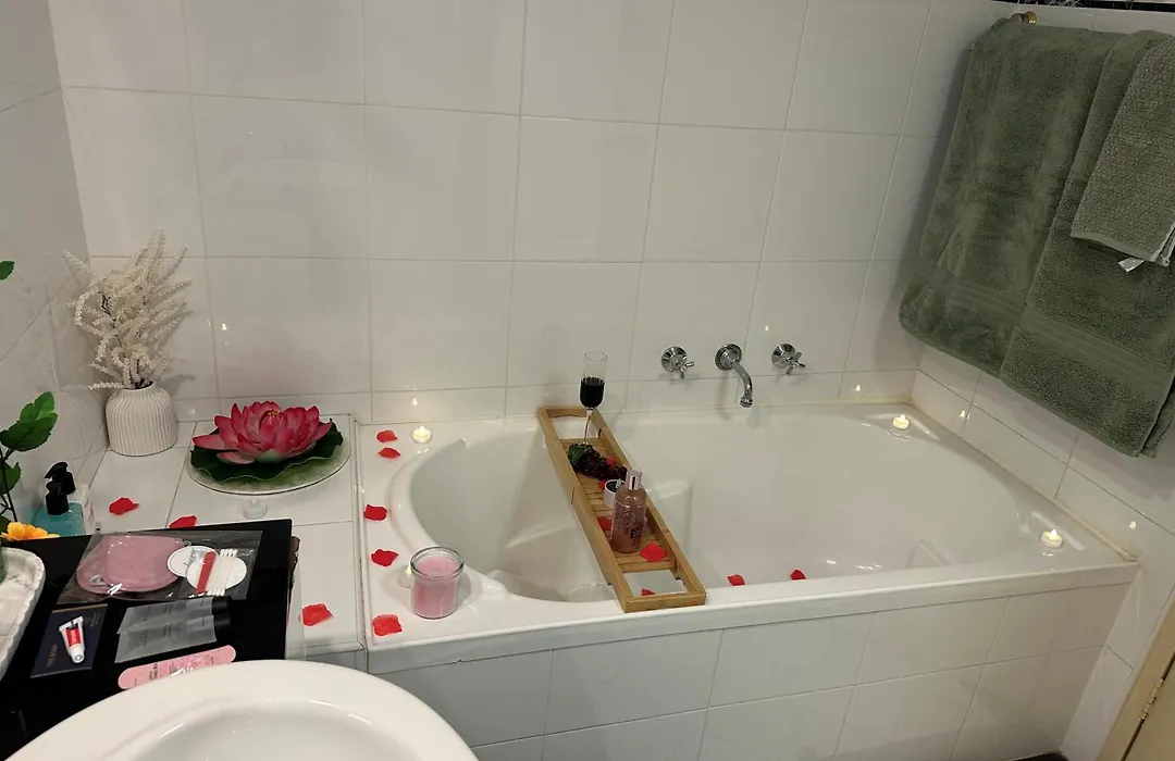 Casa Blanca Haymarket, Self Check In, Great Location, Pool Spa-1