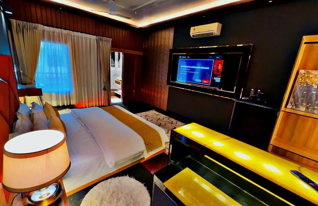 Victorian Elegance Luxury Stays-1