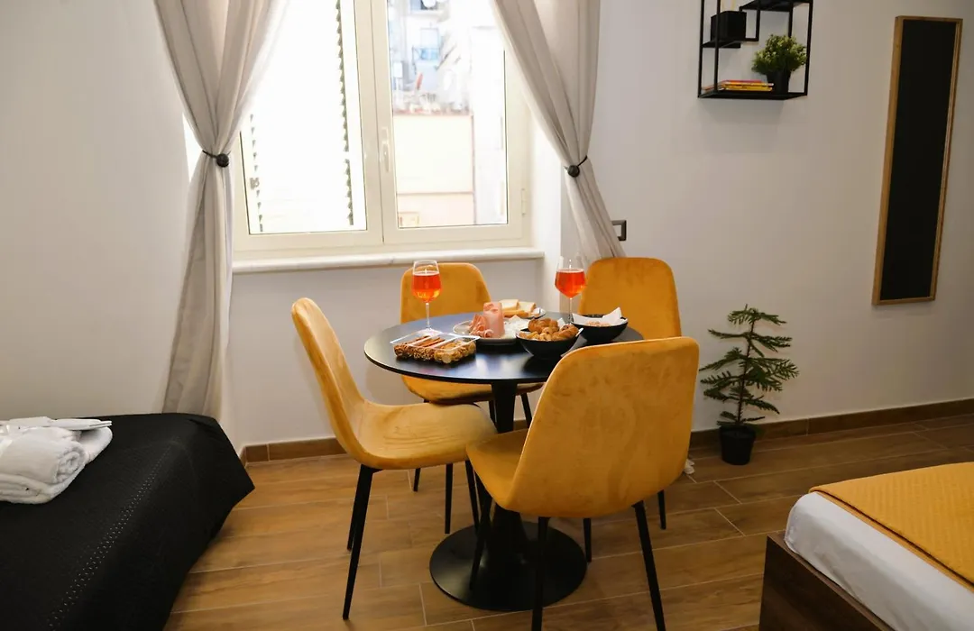 Blackwoody Contemporary Rooms - Napoli Centro Storico-1