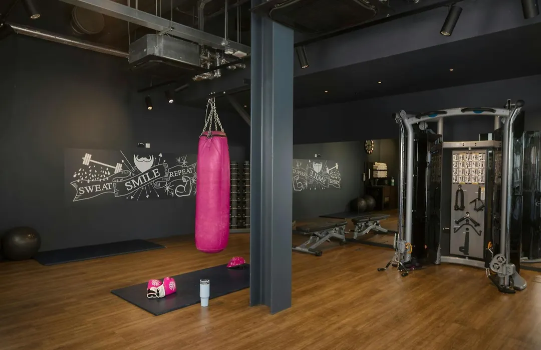 Moxy London Heathrow Airport-1