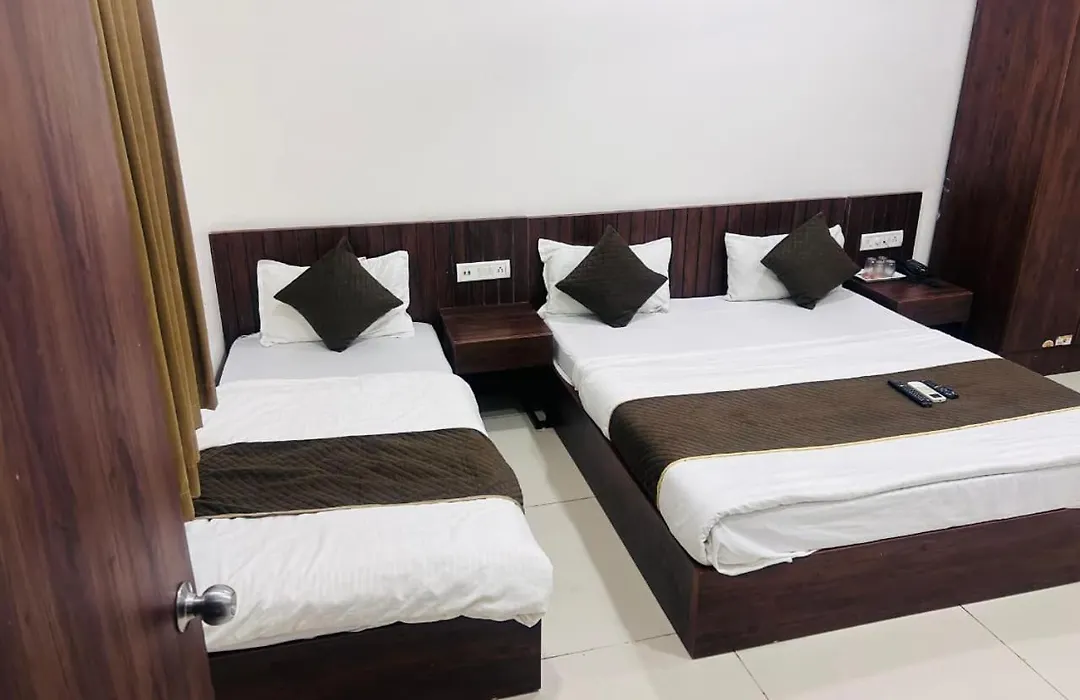 Hotel Lakshya Sheesh Mahal-1