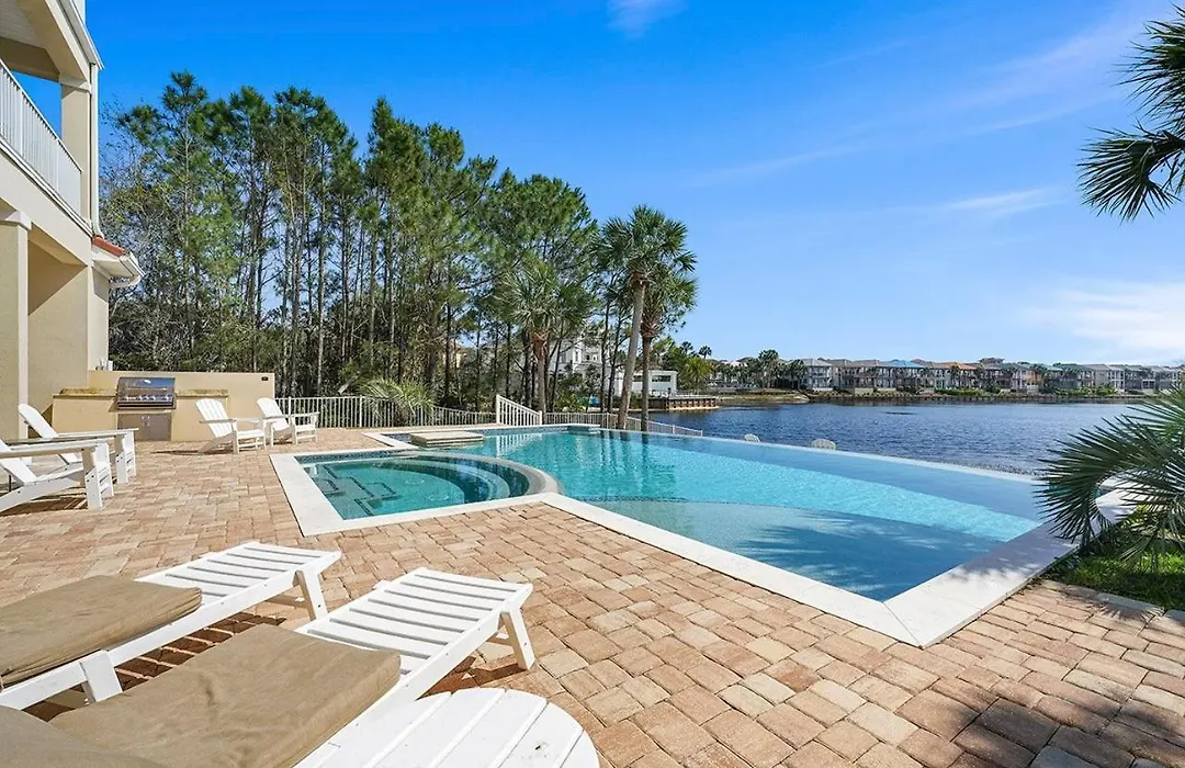 Aqua Tranquility - Waterfront With Pool In Destiny East-1