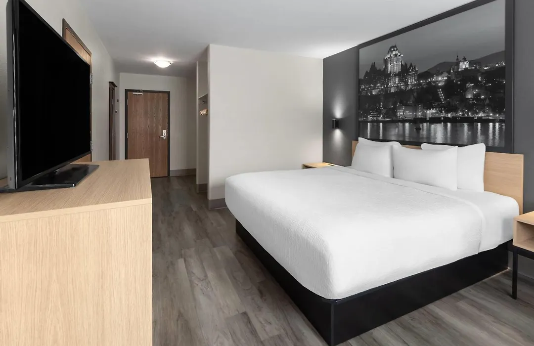Super 8 By Wyndham Quebec City-1