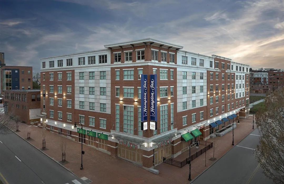 Hampton Inn Portland Downtown Waterfront-1