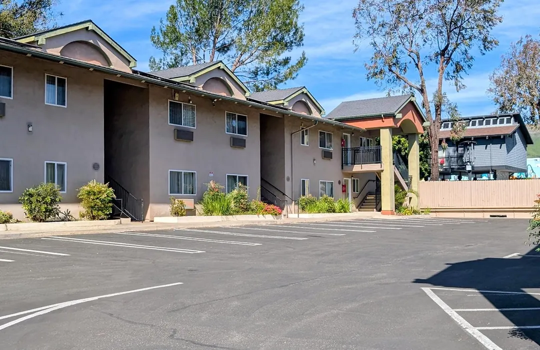 Olive Tree Inn & Suites, A Howard Johnson By Wyndham-1