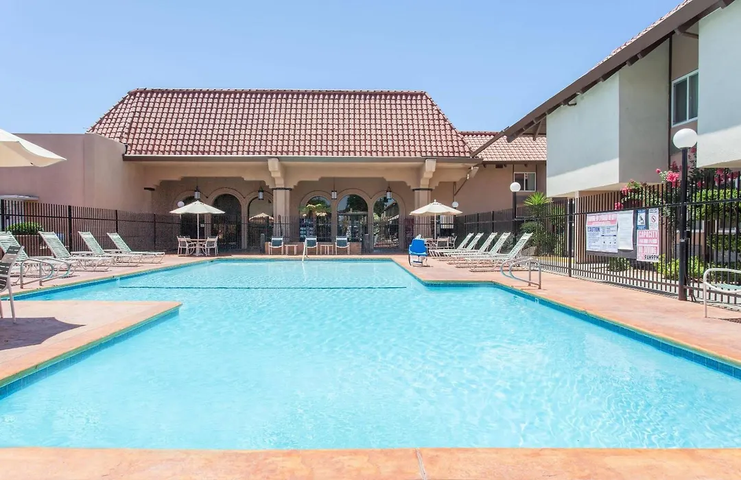 Ramada By Wyndham Fresno North-1