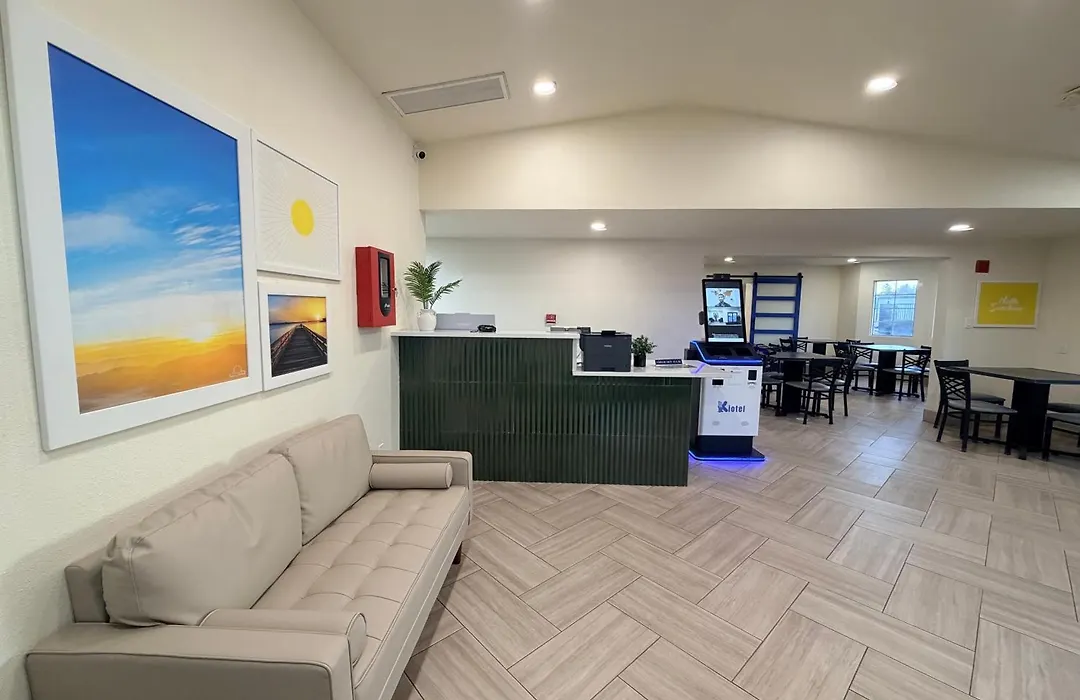Days Inn & Suites By Wyndham Flagstaff I-40-1