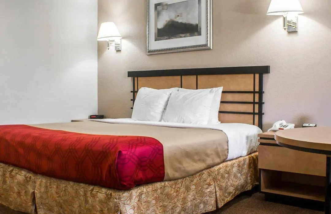 Econo Lodge Inn & Suites Colonie Center Mall-1