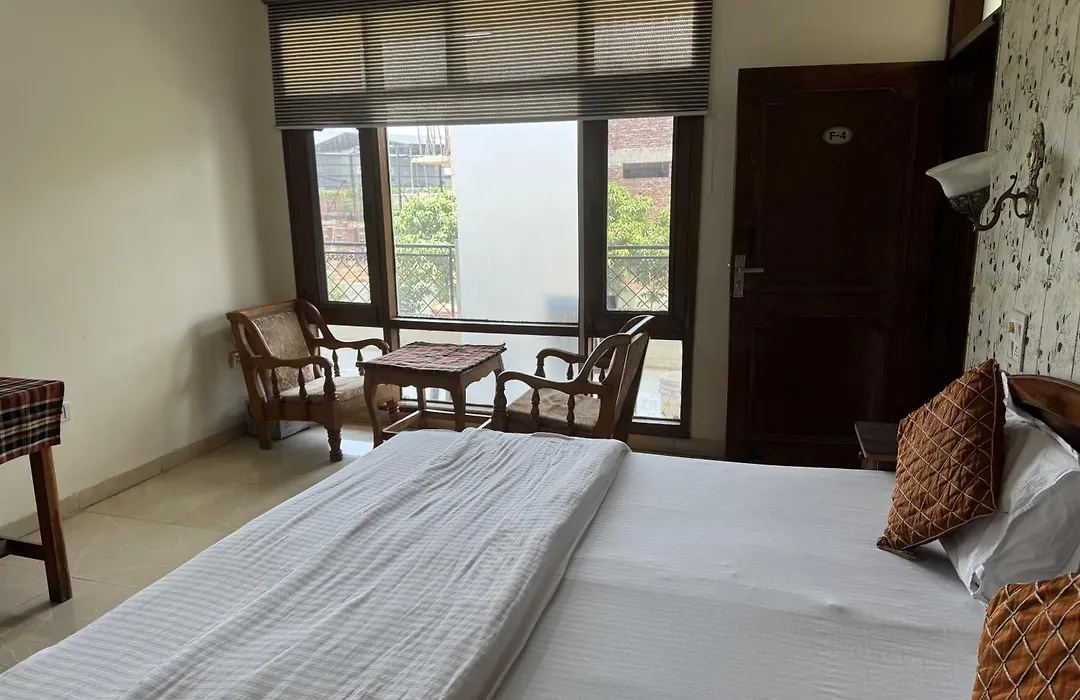 Skyview Stays I Party Lawns I Adjacent The Good Club I 1Km Sukhna Lake,Rock Garden & High Court I-1