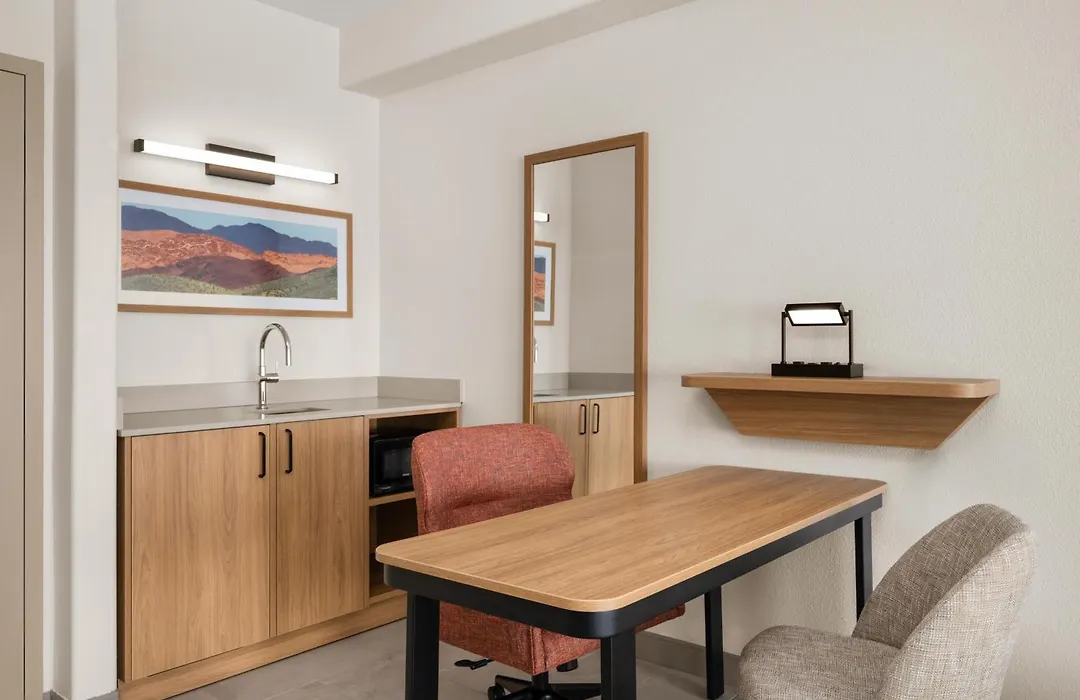 Hampton Inn & Suites Ontario-1